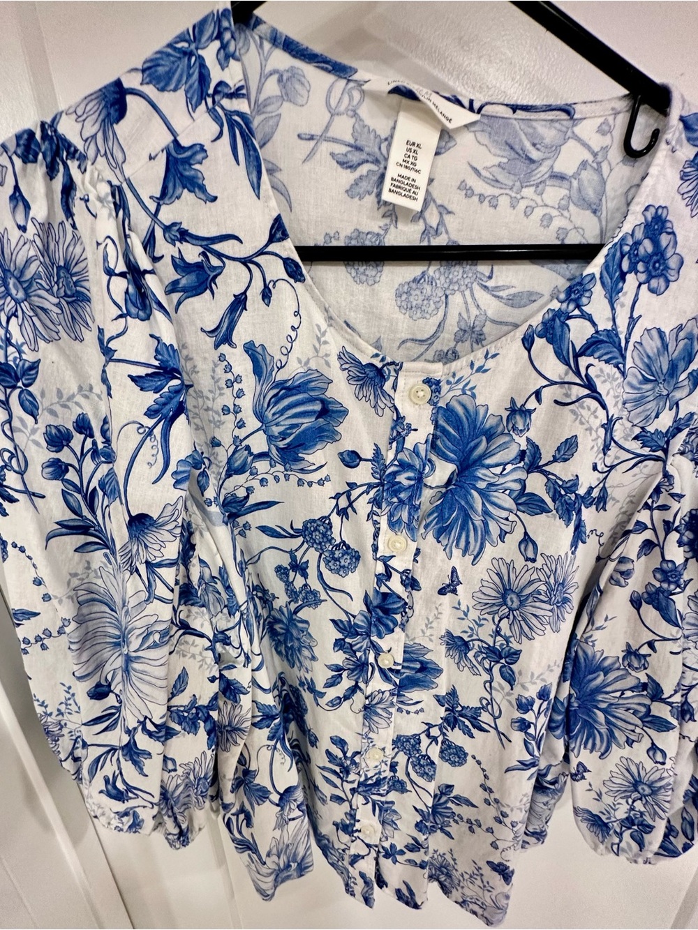 Women’s Blue Floral Button-Front Blouse